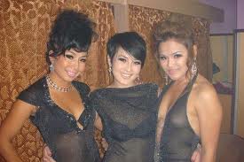 ”Гурван охин”, ”Гурван ээж” болох уу?